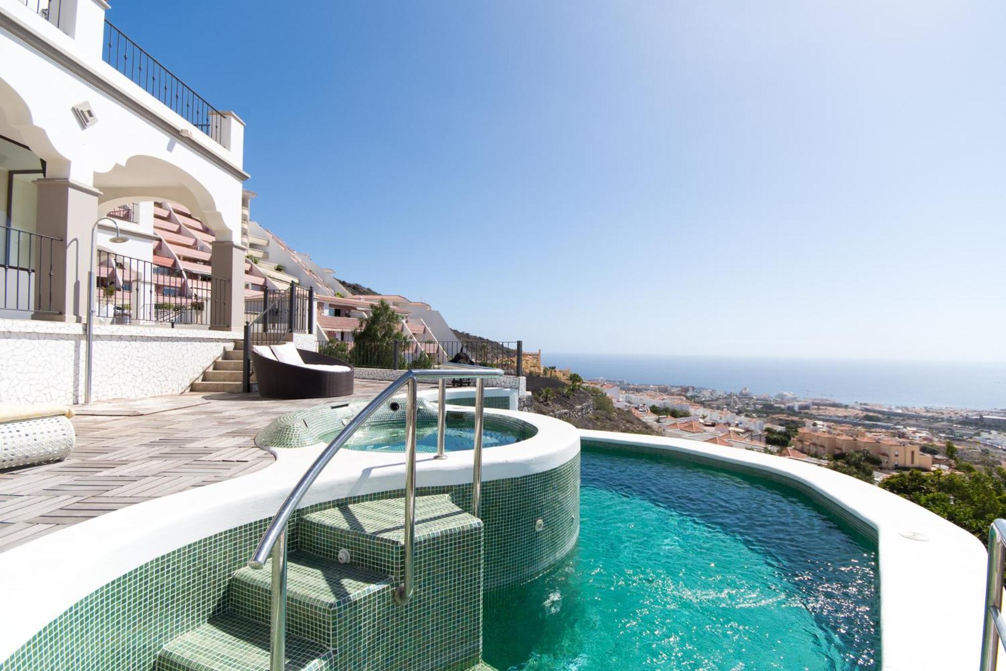 Veronika Stunning 3 Bedrom Private Heated Pool